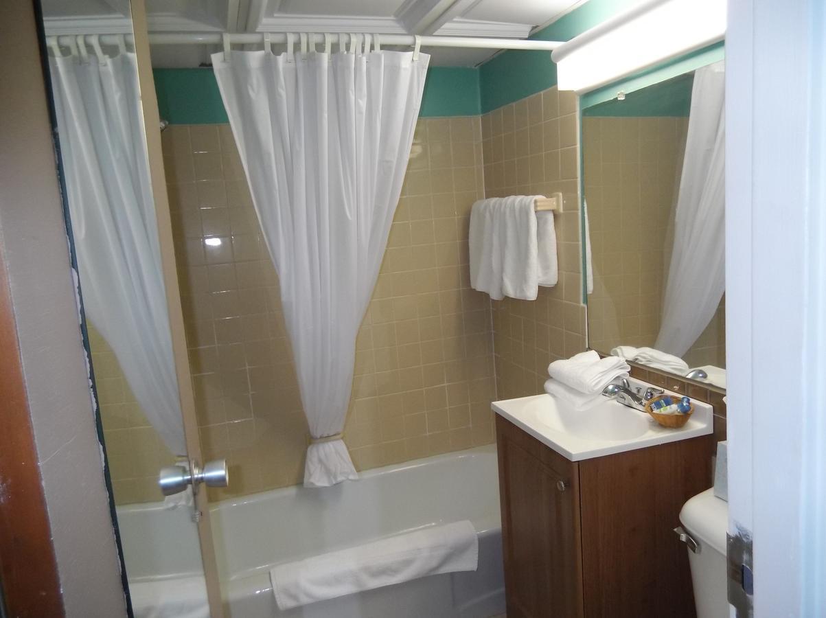 Cadillac Sands Resort Bagian luar foto